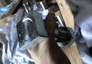 Bulong inox đầu vuông