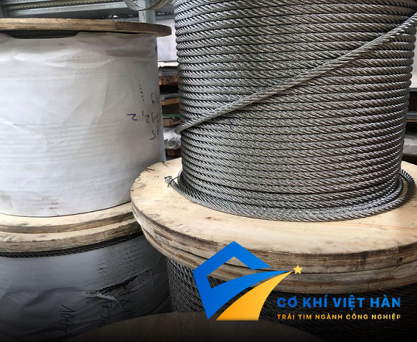 Cuộn cáp inox 304 cuốn tròn treo trần nhà xưởng