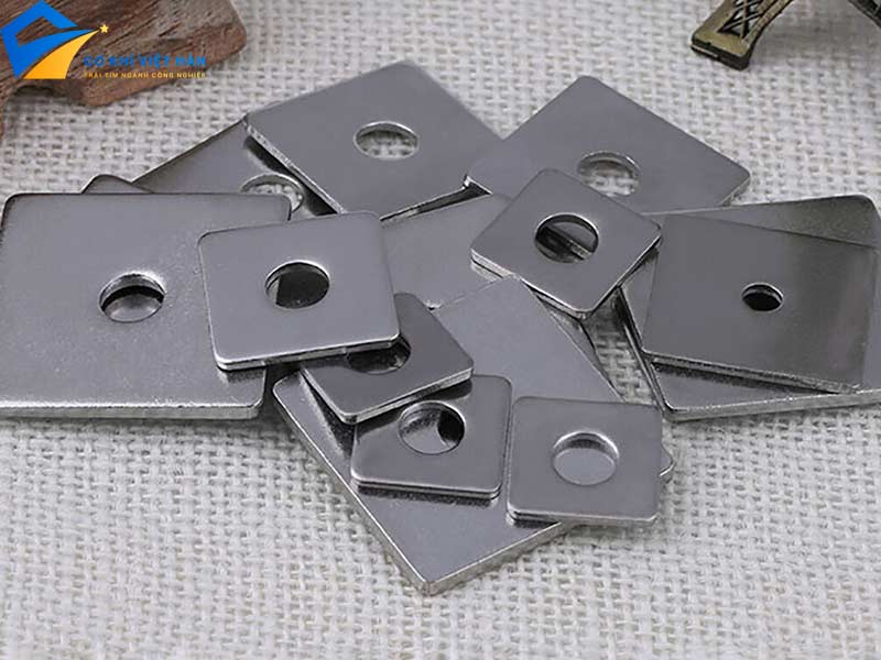 Long đen vuông inox là gì?