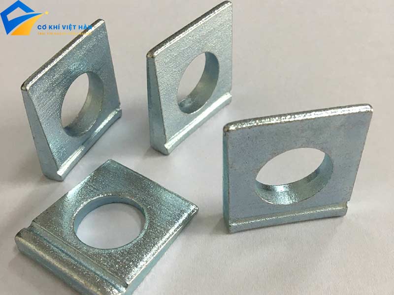 Long đen vuông inox là gì?