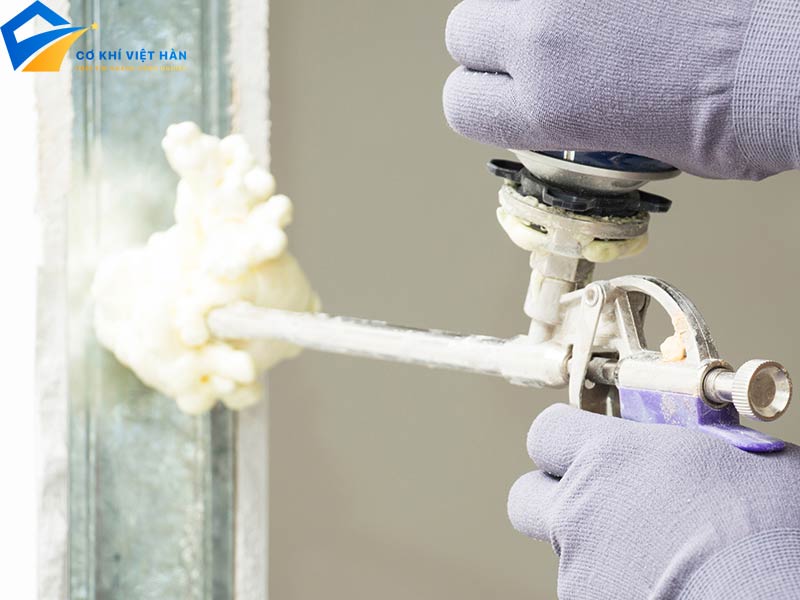 Keo bọt nở là gì? Những lưu ý khi sử dụng keo bọt nở.