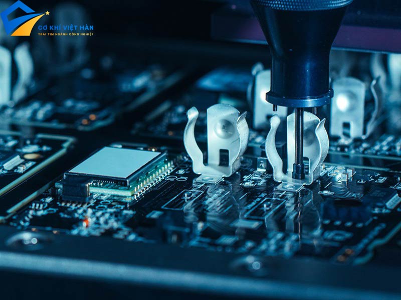 SMT là gì? Công nghệ gắn kết bề mặt trong sản xuất điện tử