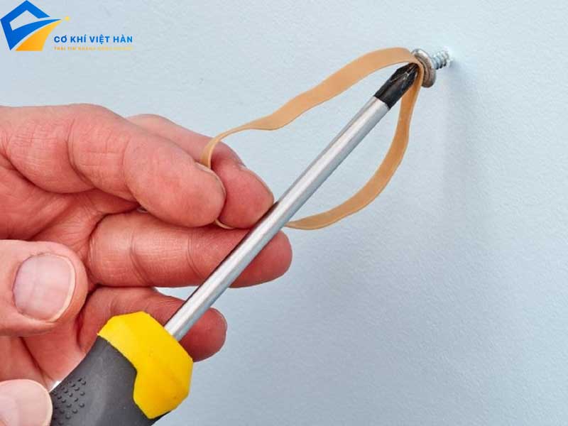 Cách tháo ốc vít bị toét đầu