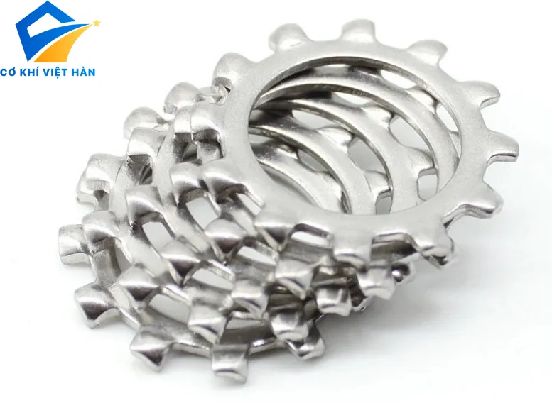 Long đen răng cửa ngoài