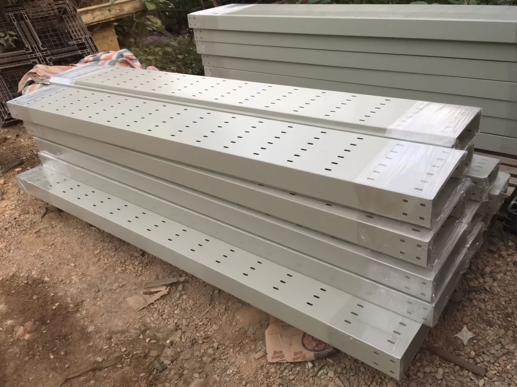 Khay Cáp Điện (Máng Đột Lỗ)
